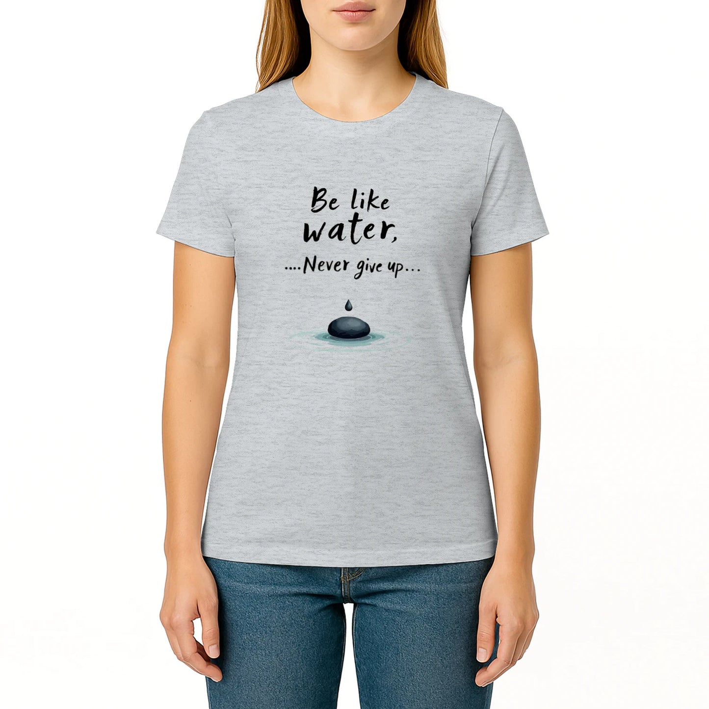 Be Like Water T-Shirt – Minimalistisches Motivations-Shirt für starke Seelen - Unisex Softstyle T-shirt in grau.